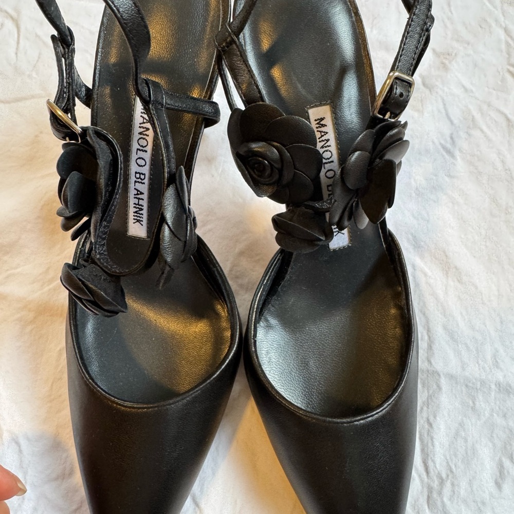 Manolo Blahnik Volvonapla Black Floral Women's Shoes 36.5